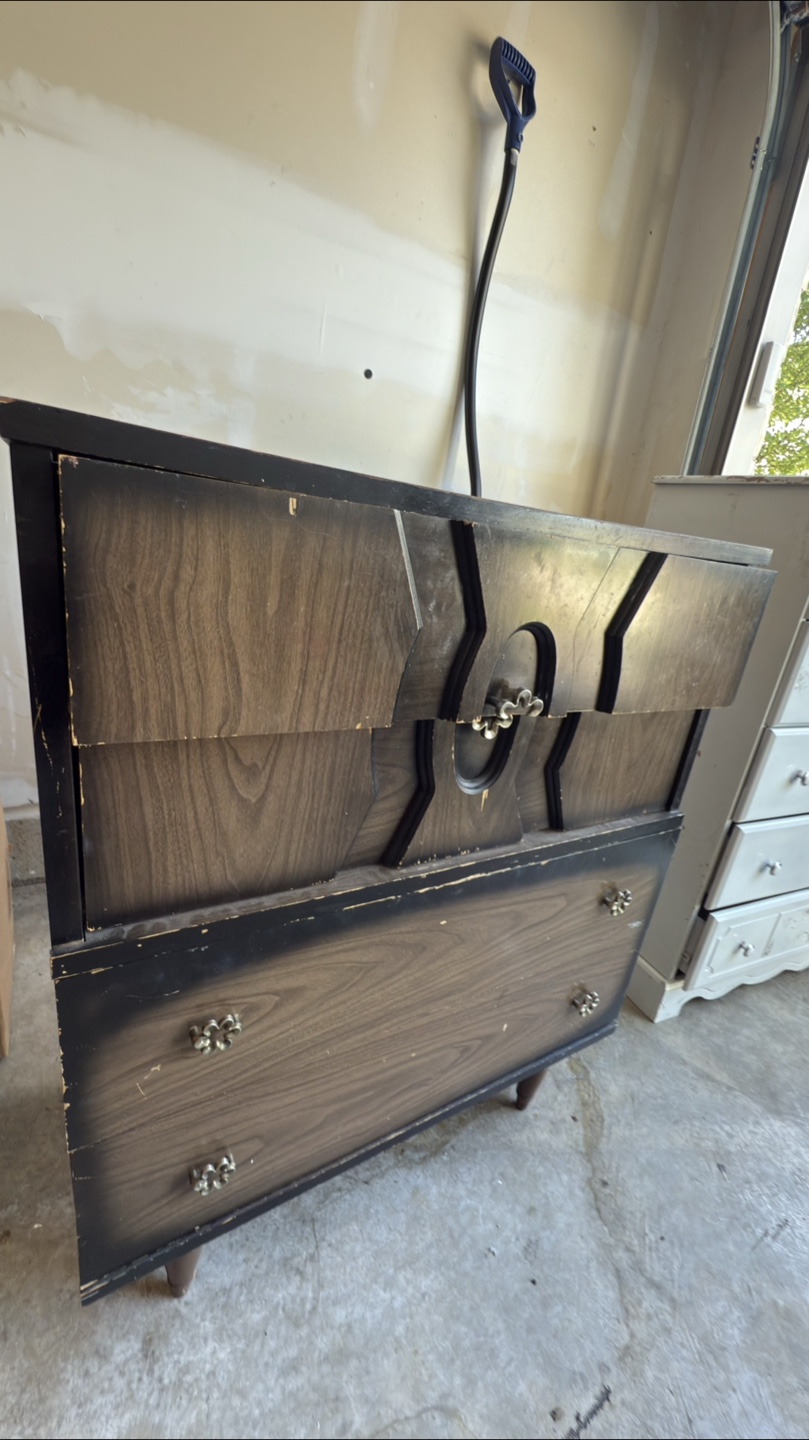 Vintage Wooden 3-Drawer Dresser - photo 2