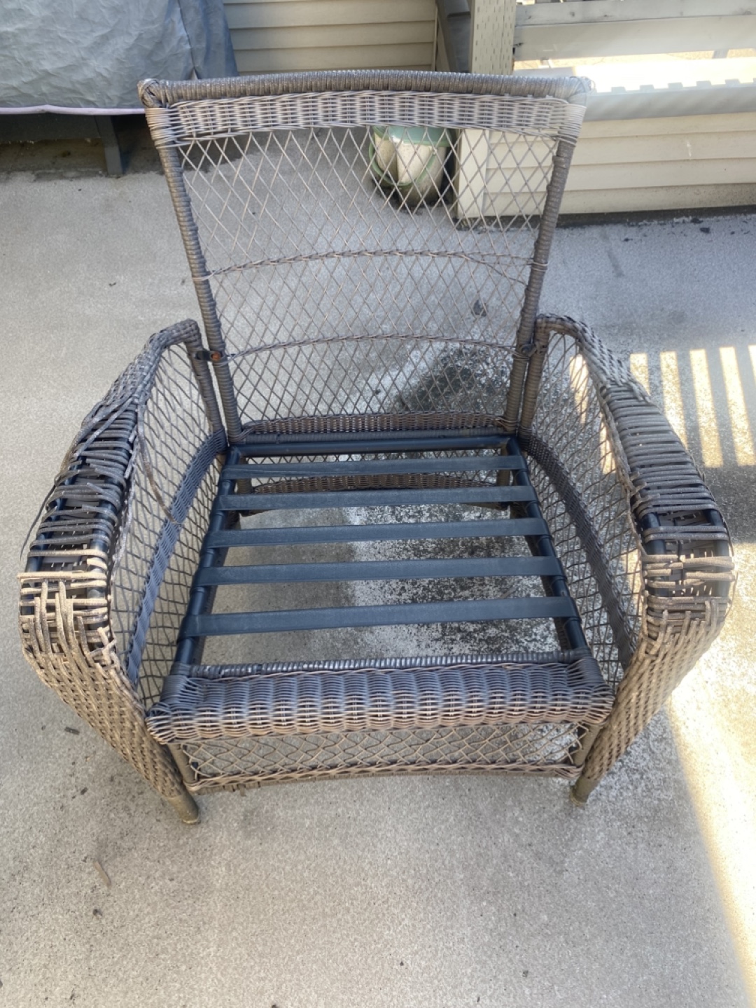 Wicker Patio Set - Loveseat, Chairs & Table - photo 4