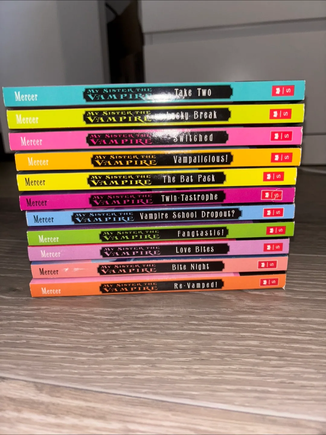 11 Books My Sister the Vampire Book Series by Sienna Mercer image indicator(3)