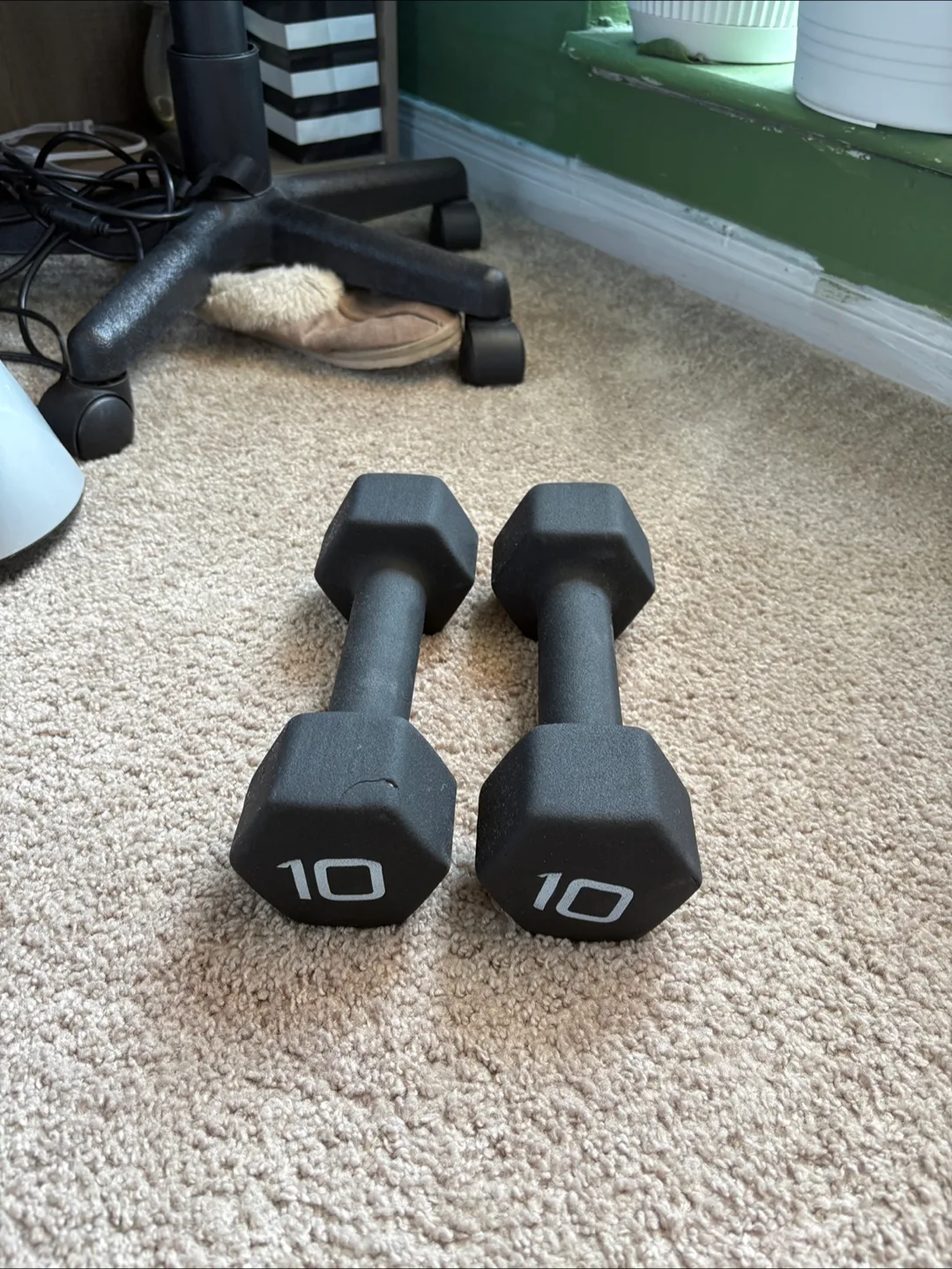 Cap solid neoprene dumbbell 10 lb image indicator(3)