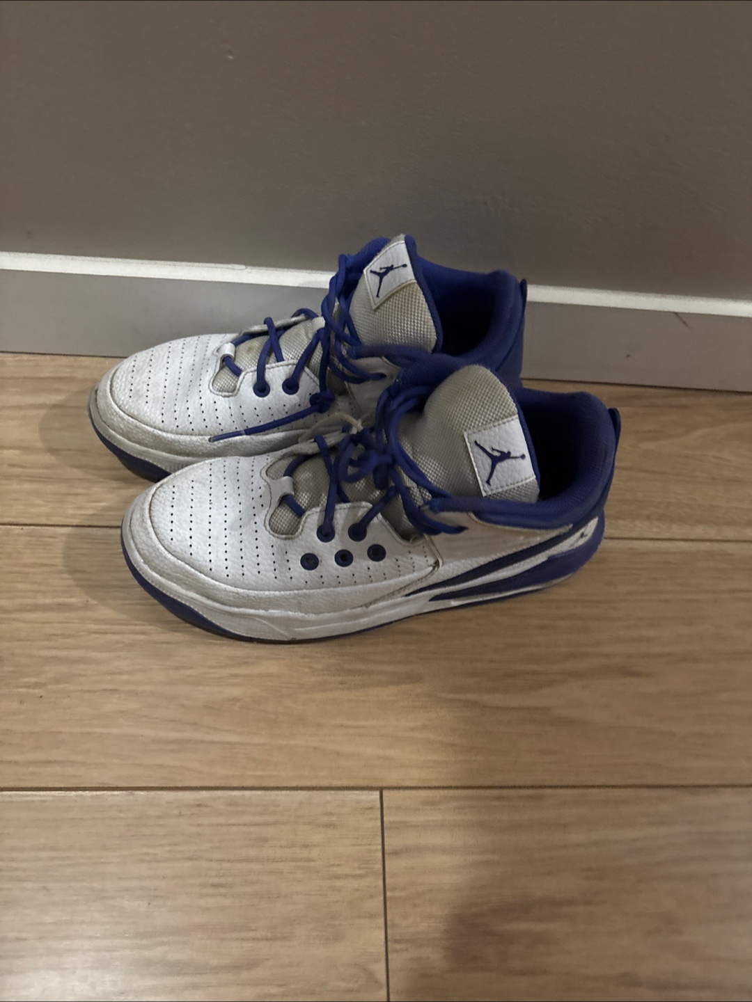 Jordan Kids' (max aura 5) - White & Blue