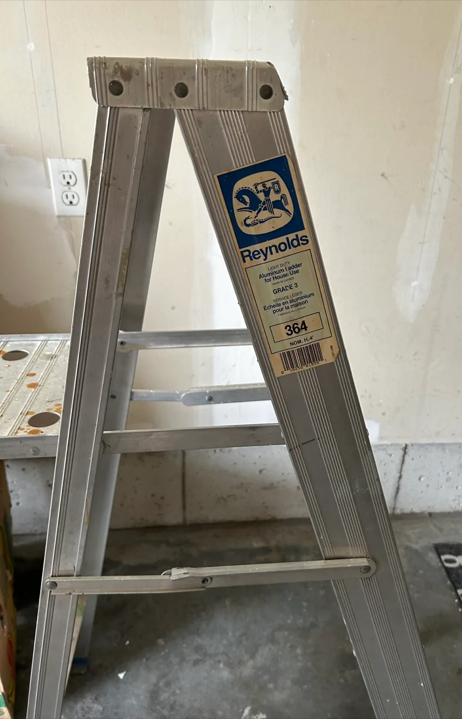 Reynolds Aluminum Ladder - Grade 3 image indicator(2)