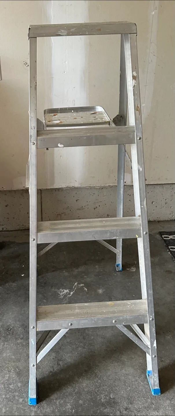 Reynolds Aluminum Ladder - Grade 3 image indicator(4)