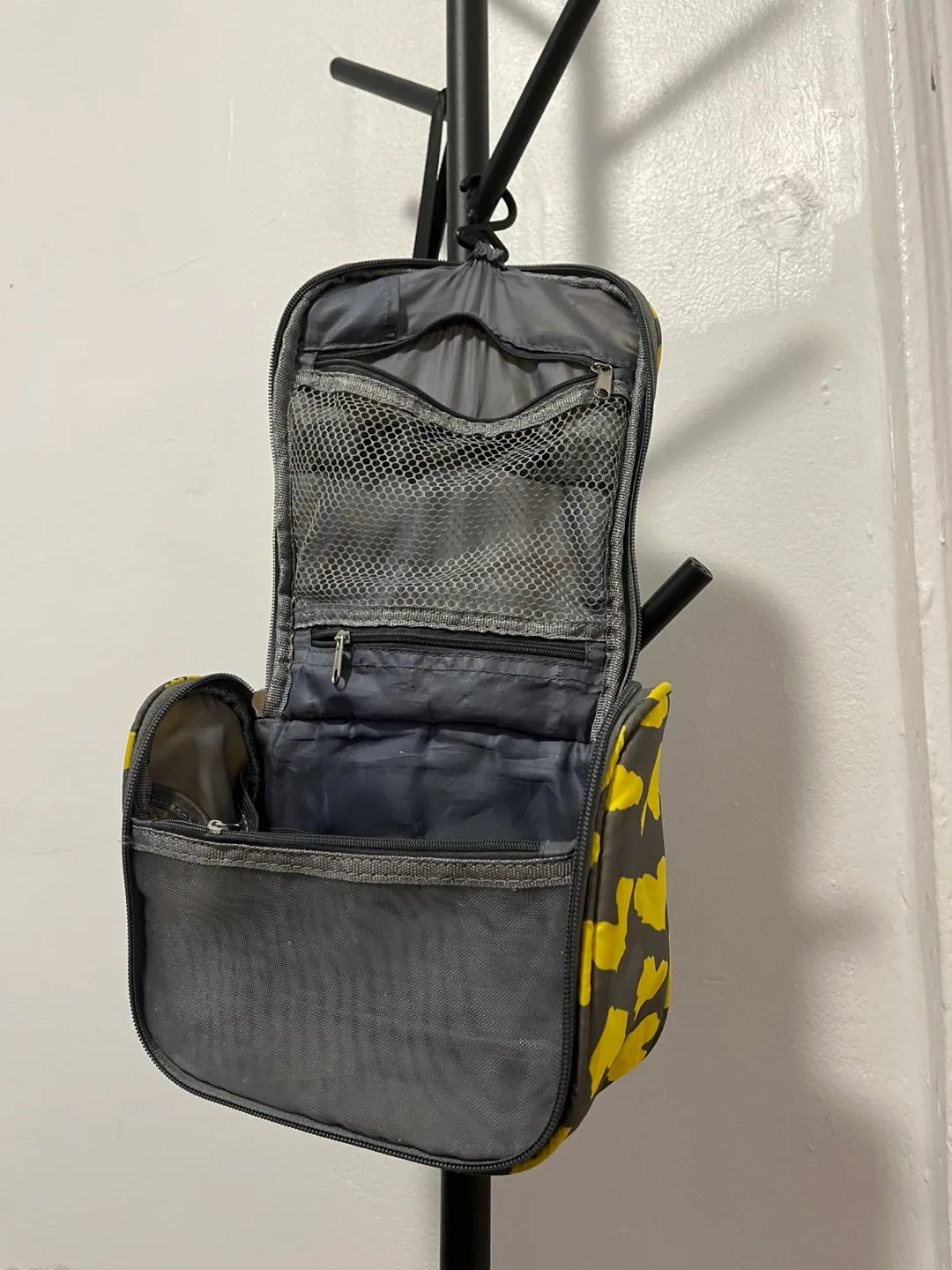 #freecycle Hanging Travel Toiletry Bag thumbnail