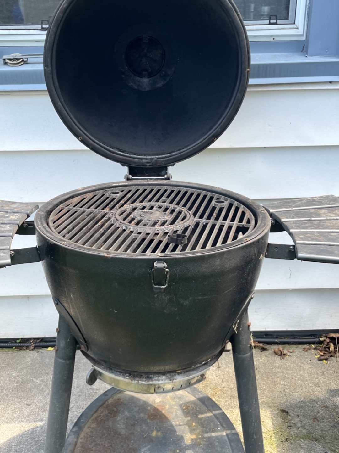 MOVING SALE: Char-Griller AKORN Kamado Grill - photo 3