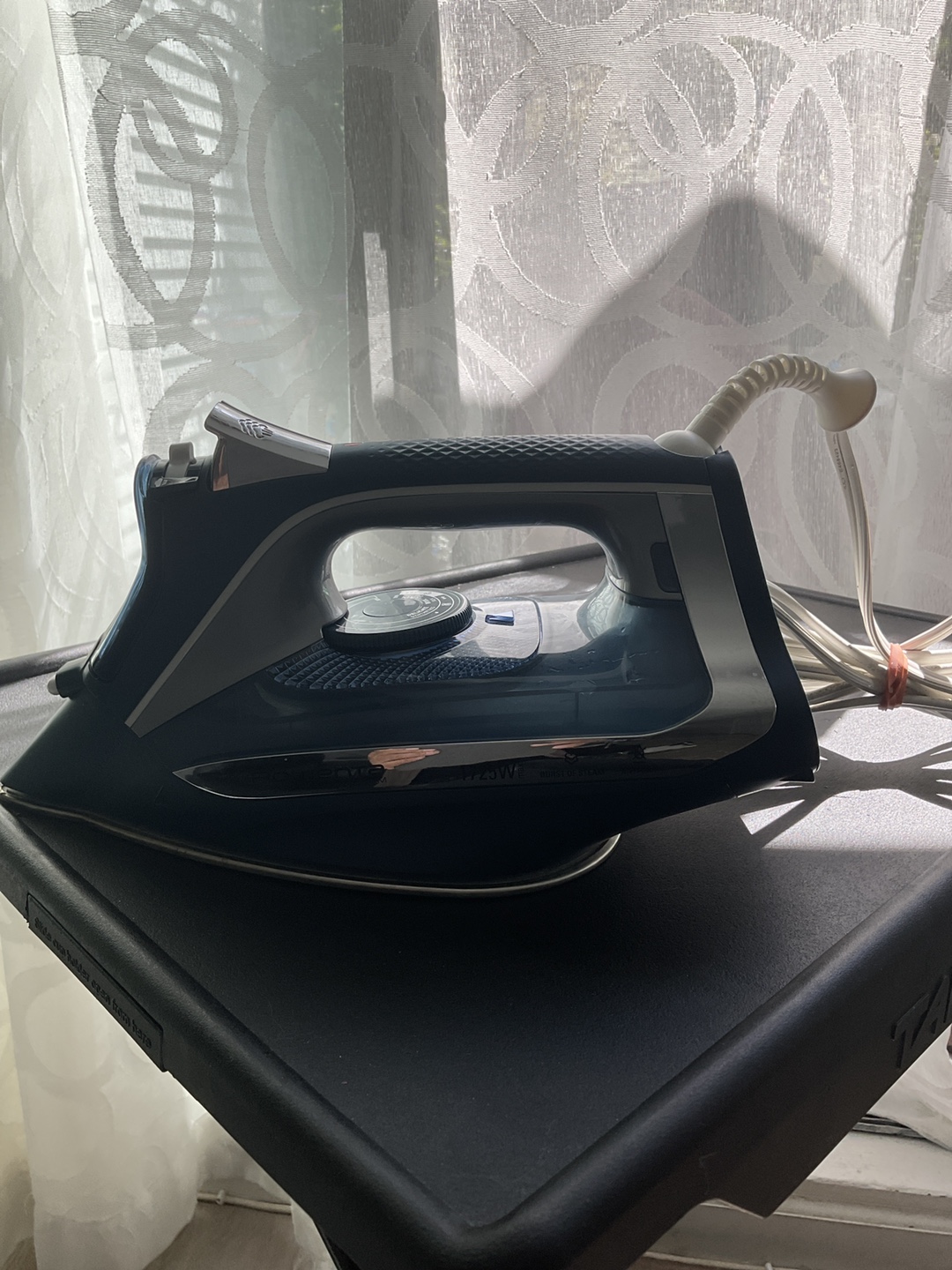 Rowenta Steam Iron - photo 2
