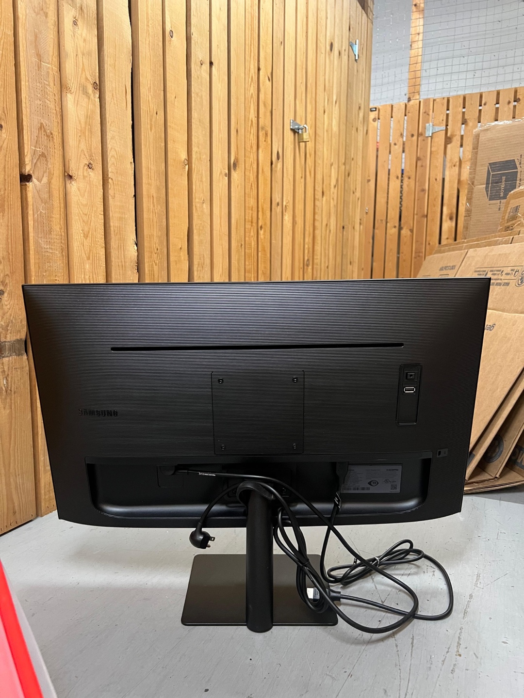 Samsung 4K HDR LED Monitor. Barely used, 300$ off - photo 4