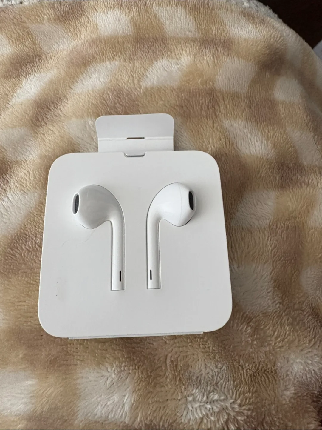 Apple EarPods with 3.5mm Headphone Plug - New thumbnail
