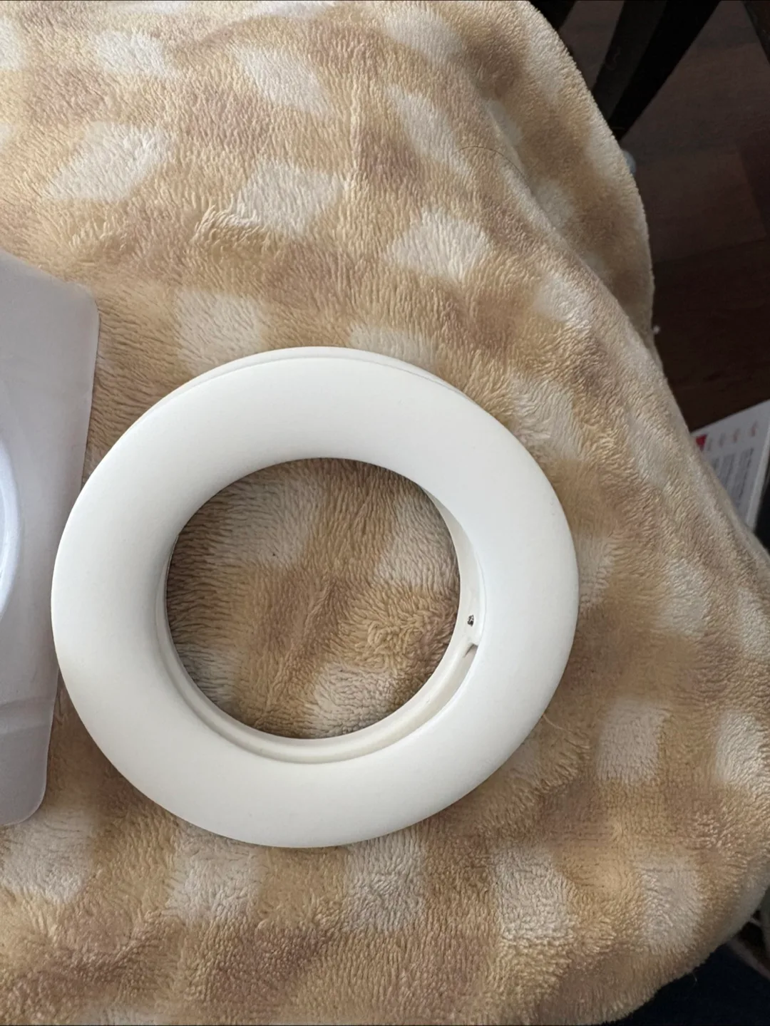 Selfie Ring Light XJ-19 - Great Condition! image indicator(3)