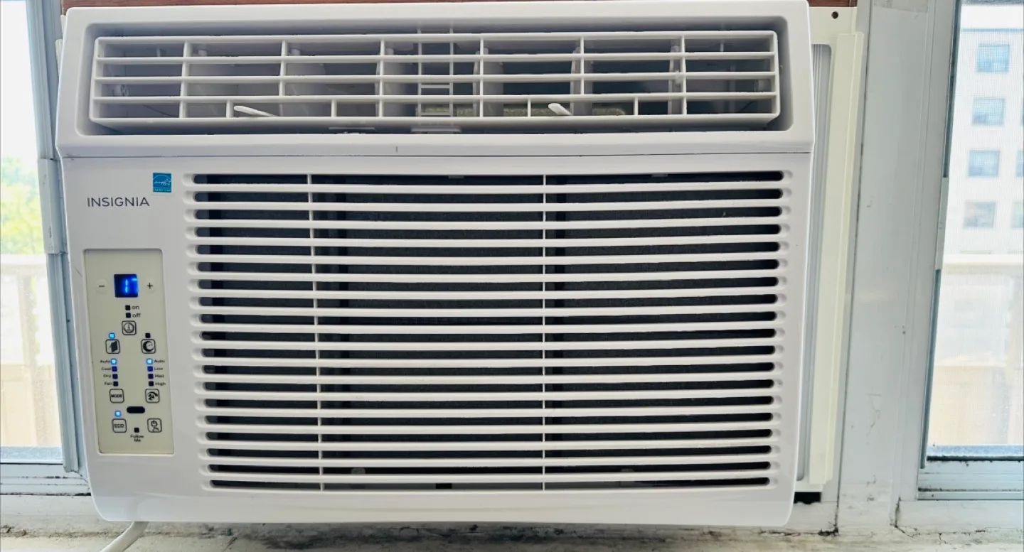 Insignia Window Air Conditioner 12000 BTU thumbnail
