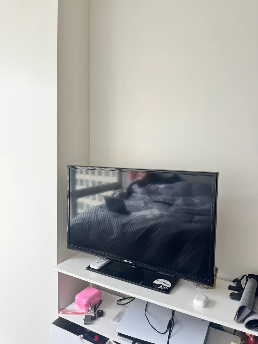 32” Samsung TV thumbnail