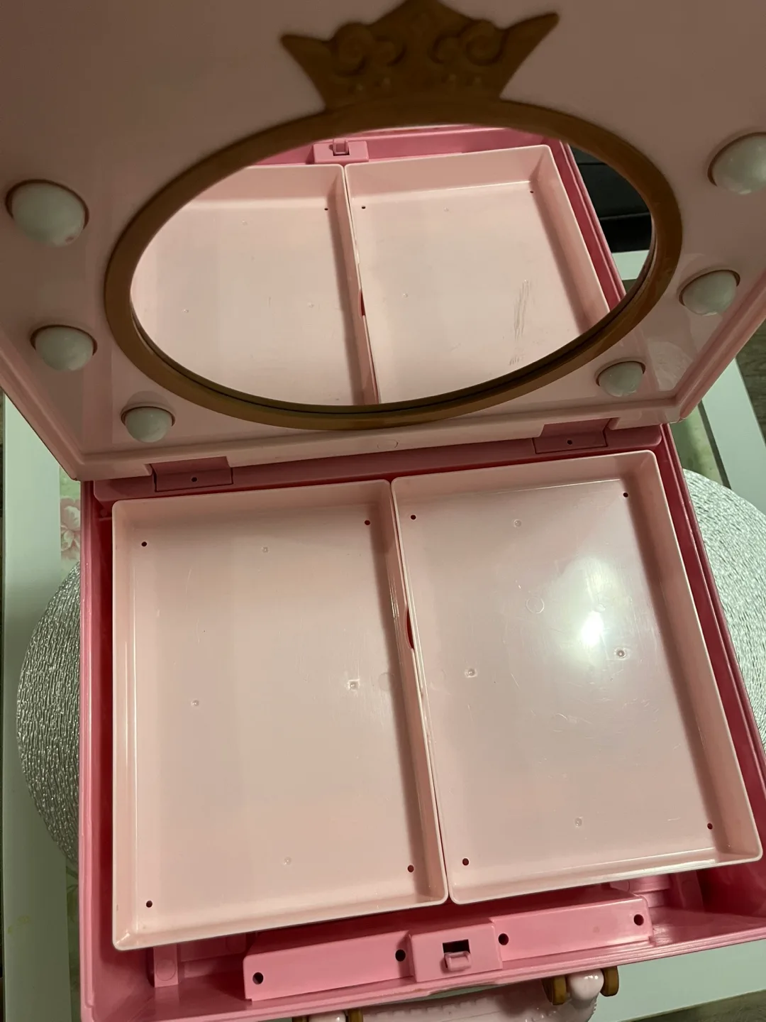 Disney Princess Pink Vanity Suitcase image indicator(3)