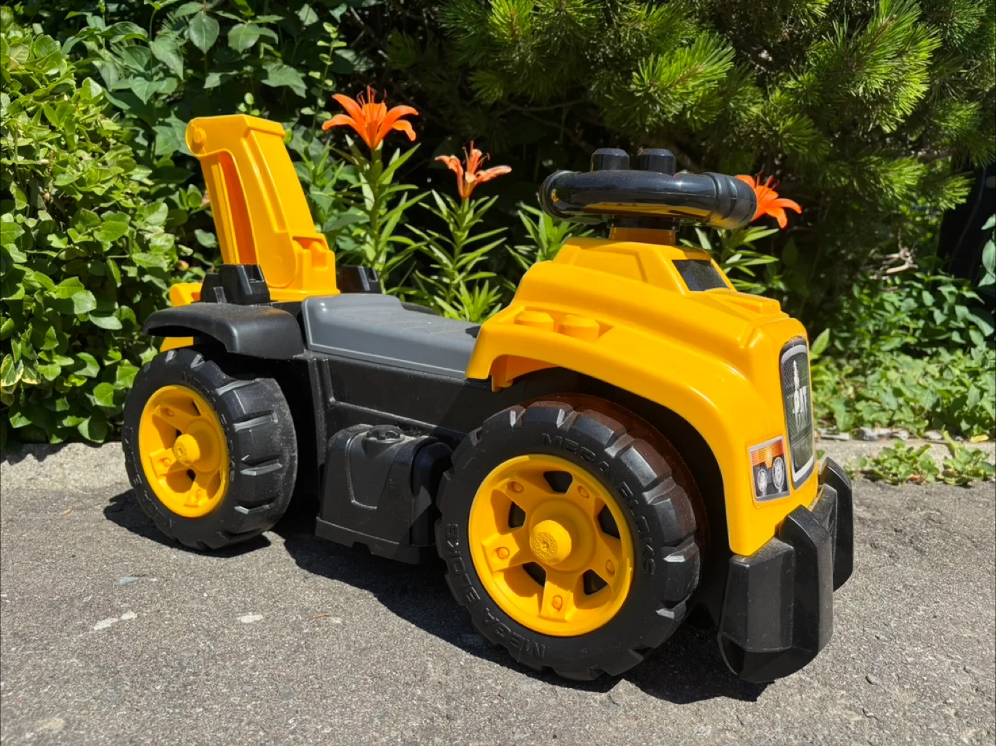 Mega Bloks CAT Ride-On Tractor Toy thumbnail