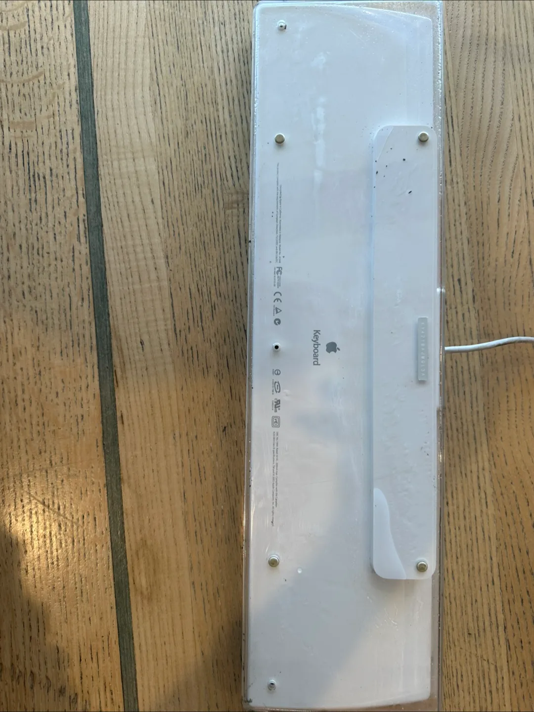 Apple Keyboard A1048 (2003 model) thumbnail
