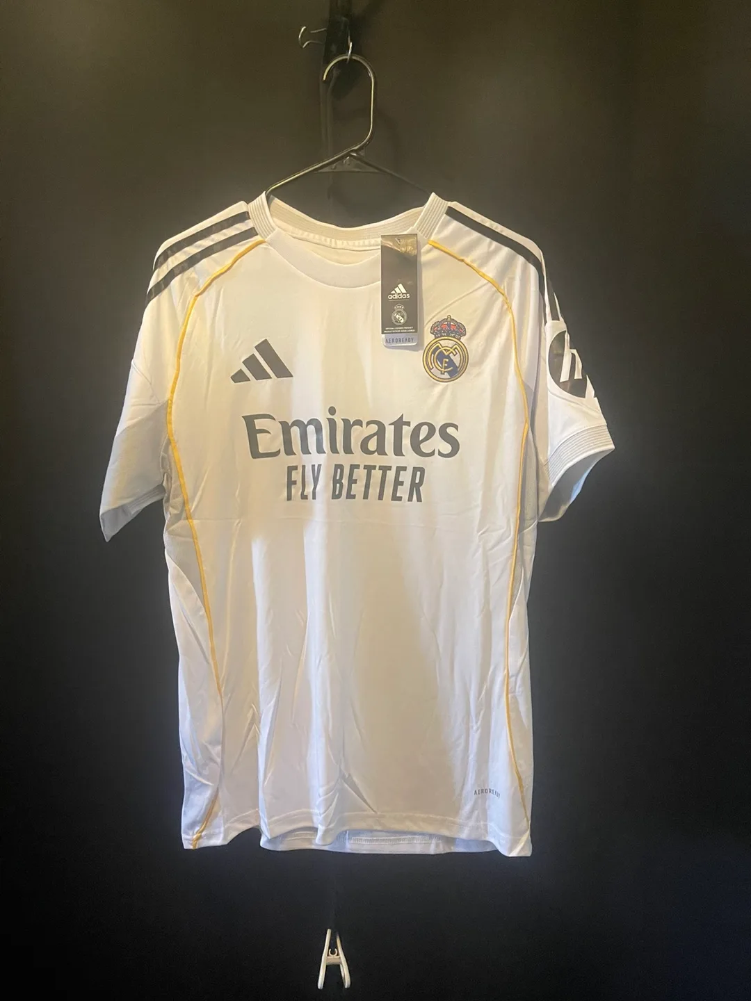 Real Madrid 25/26 Jersey thumbnail