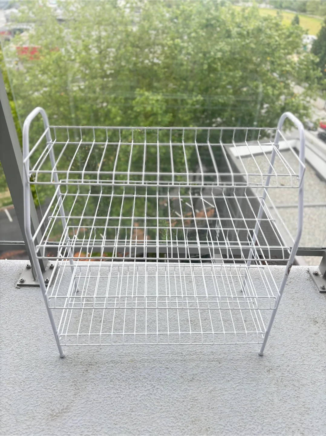 Rubbermaid 4-Tier Shoe Shelf, White image indicator(4)