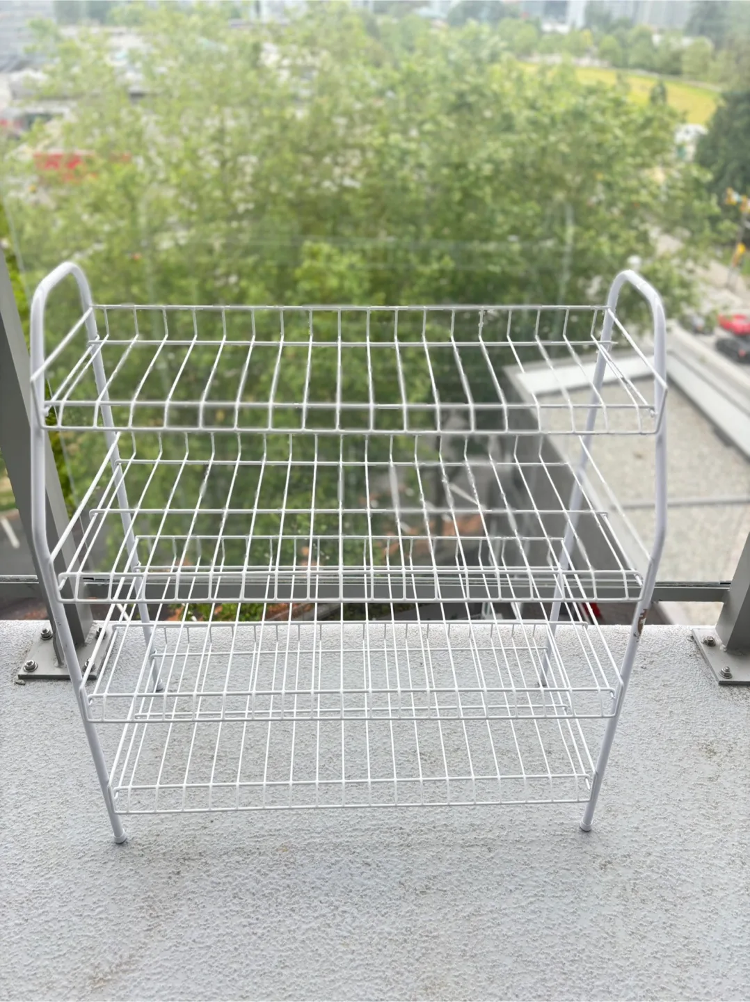 Rubbermaid 4-Tier Shoe Shelf, White image indicator(5)