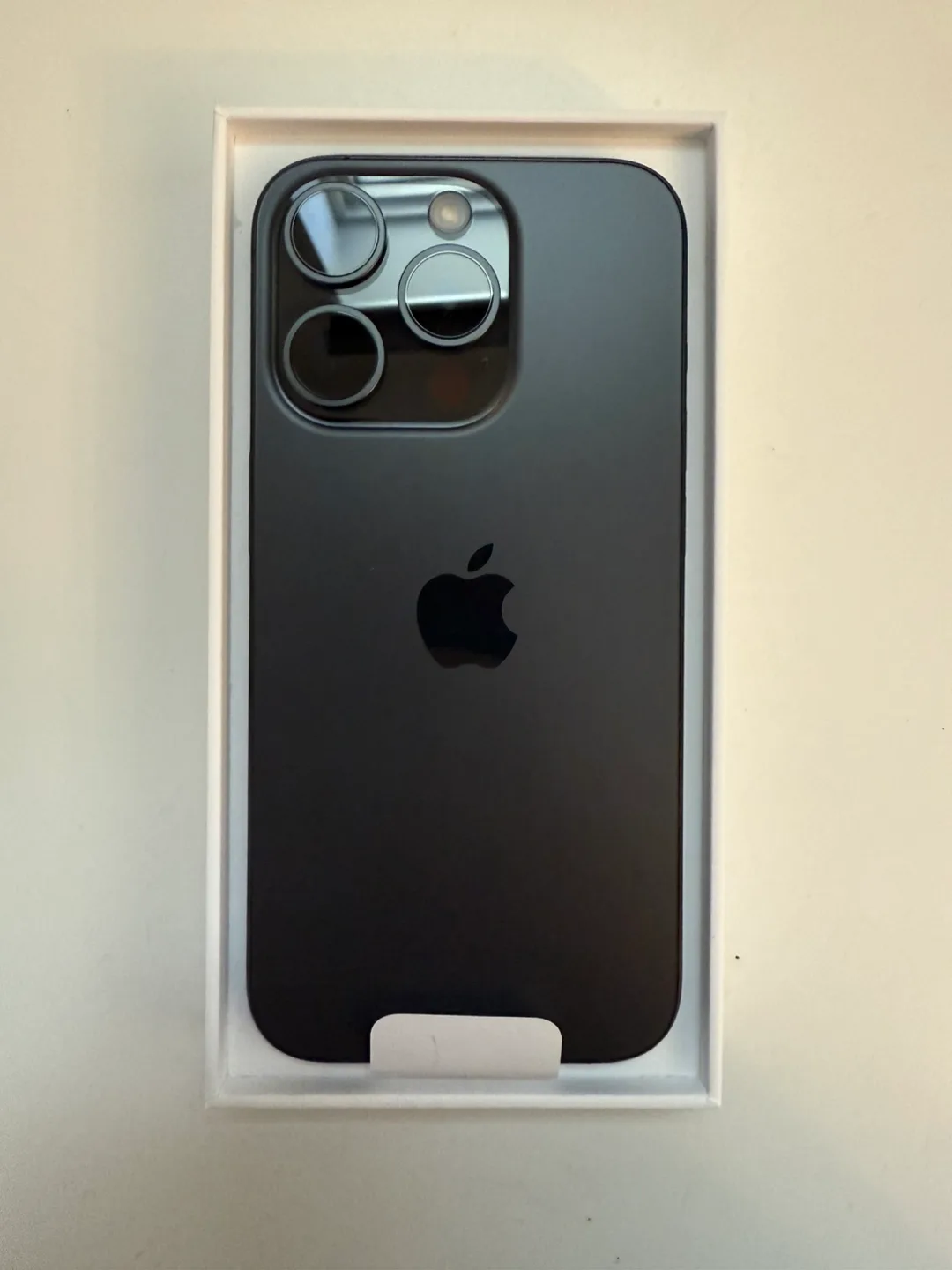 New Apple iPhone 15 Pro - Black Titanium 128 GB thumbnail