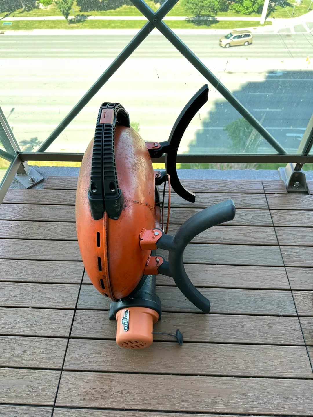 Portable gas/cast iron Grill + Gas pipe + Coleman gas can image indicator(6)