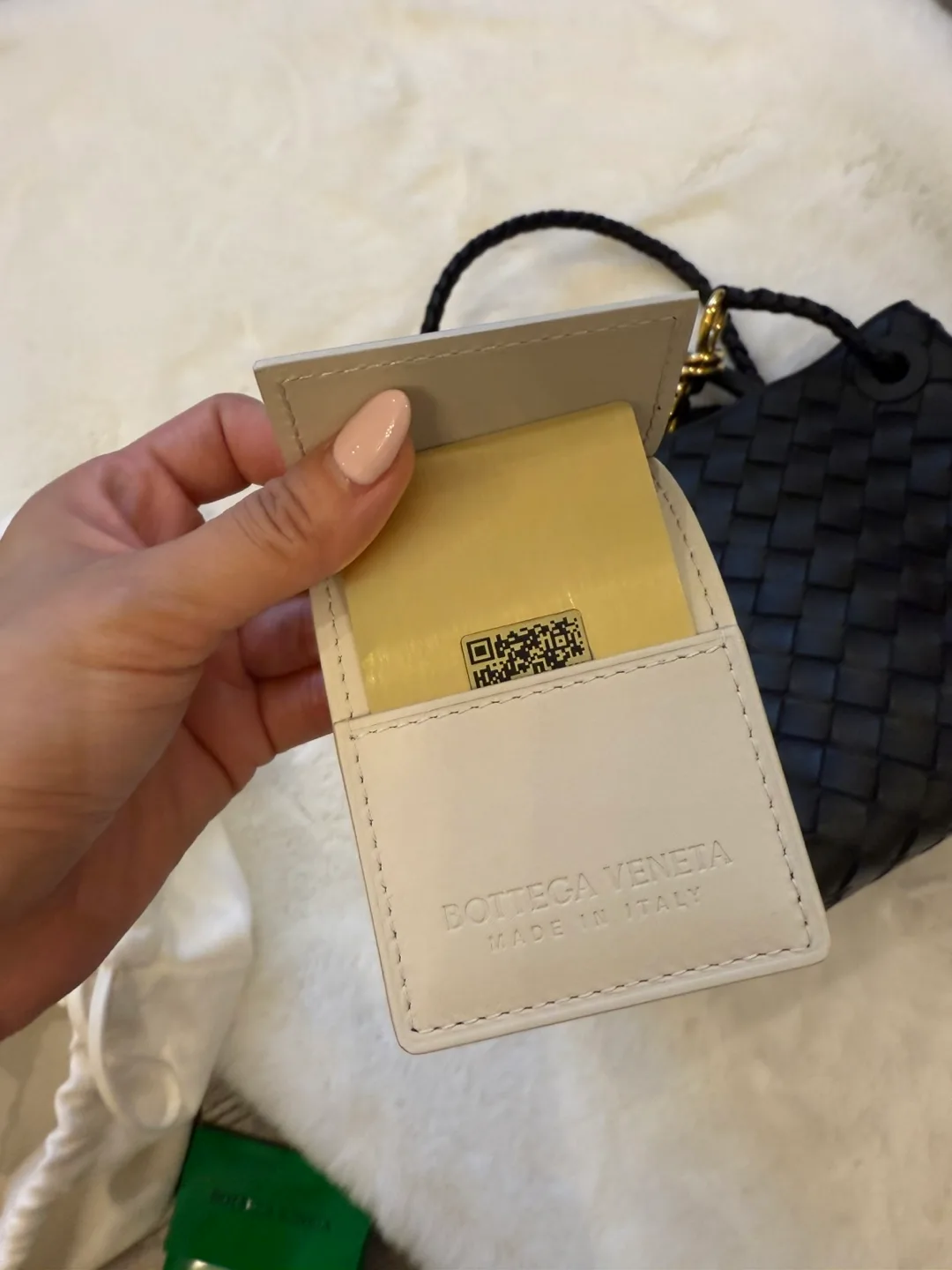 Bottega Veneta Andiamo small bag image indicator(4)