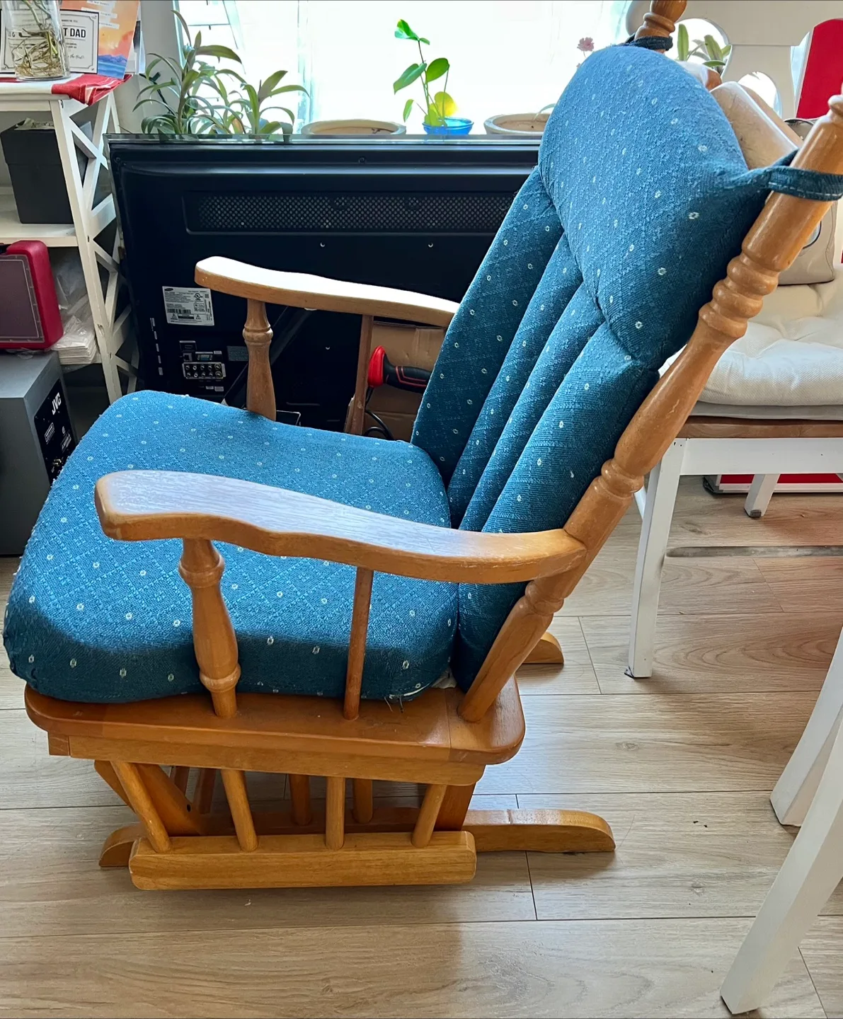 Glider chair, solid wood, excellent condition image indicator(2)