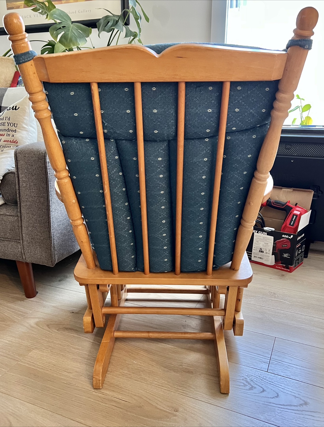 Glider chair, solid wood, excellent condition - photo 3