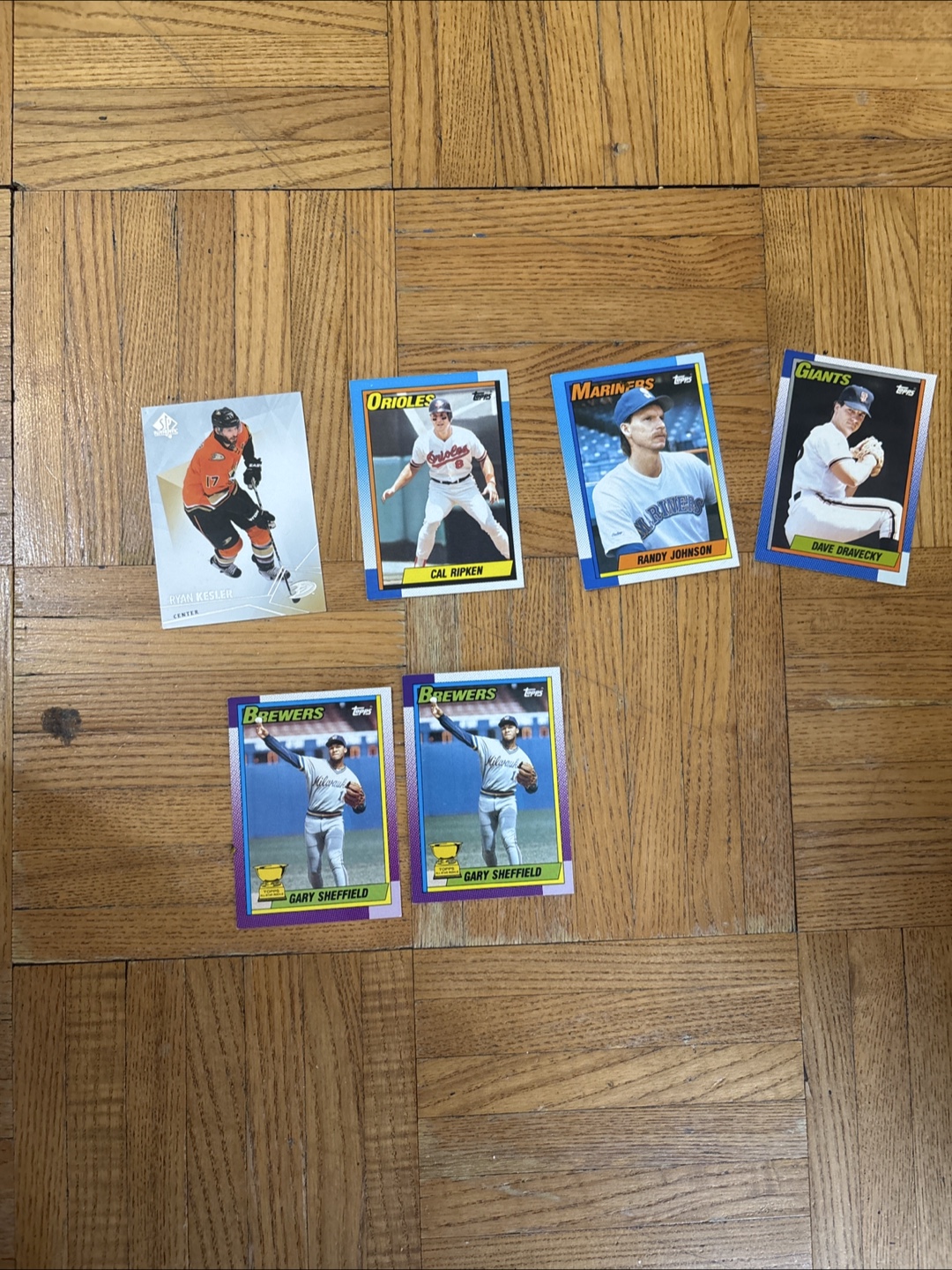 Mixed Hockey & Baseball Cards (some vintage!!)