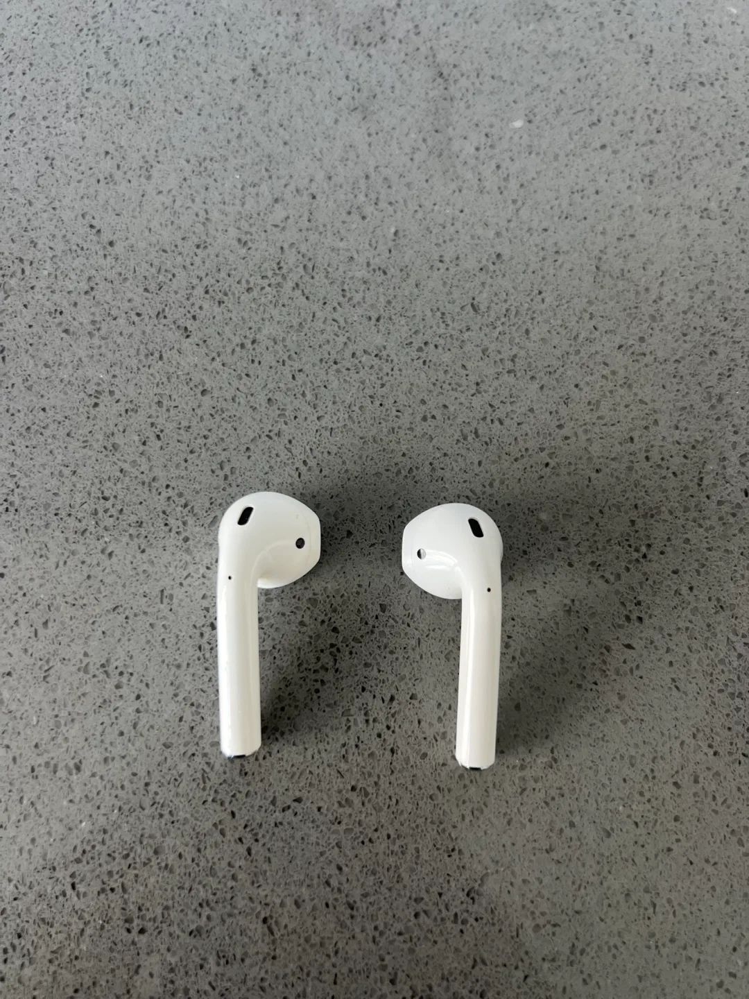 Apple AirPods 2nd Gen with Kakao Friends Case image indicator(3)