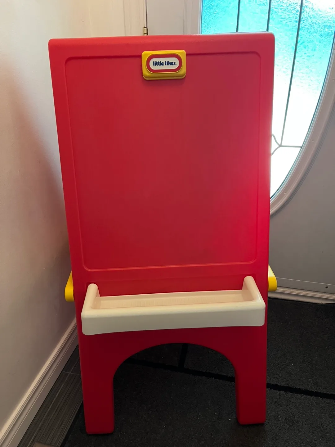 ✨Like New✨ Little Tikes Red Easel image indicator(3)