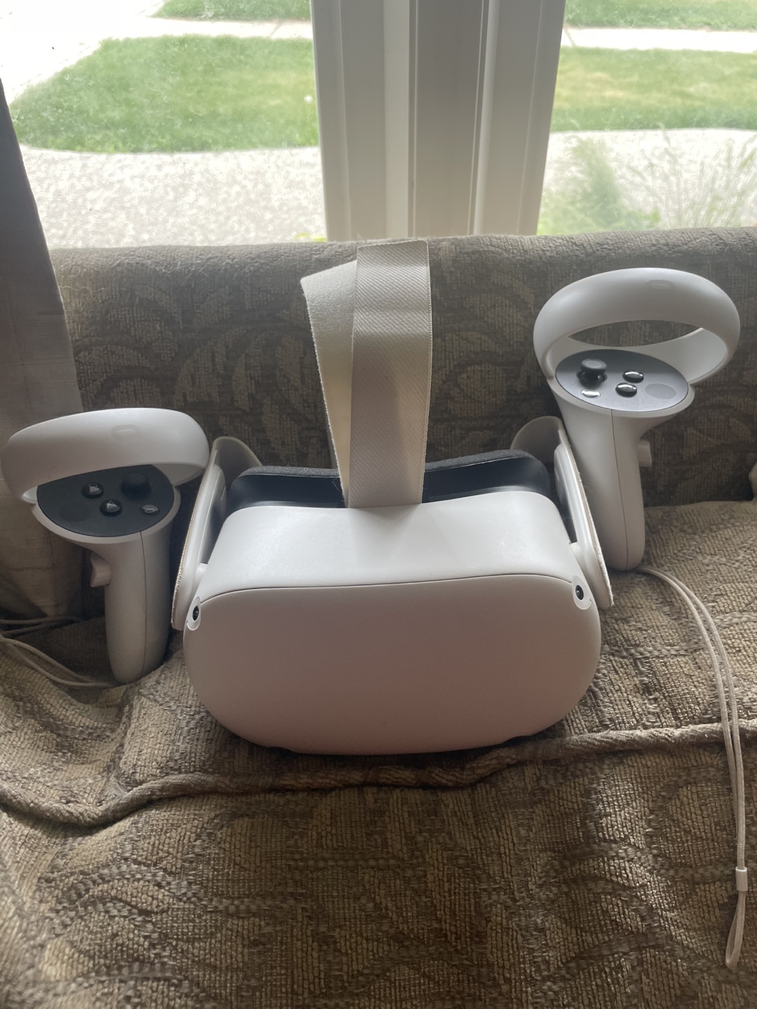 Meta Quest 2 VR Headset - photo 3