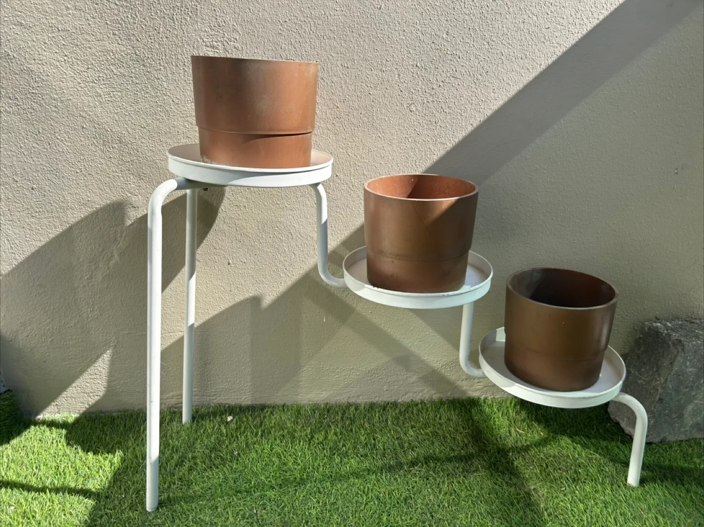 White Plant Stand with 3 Pots thumbnail