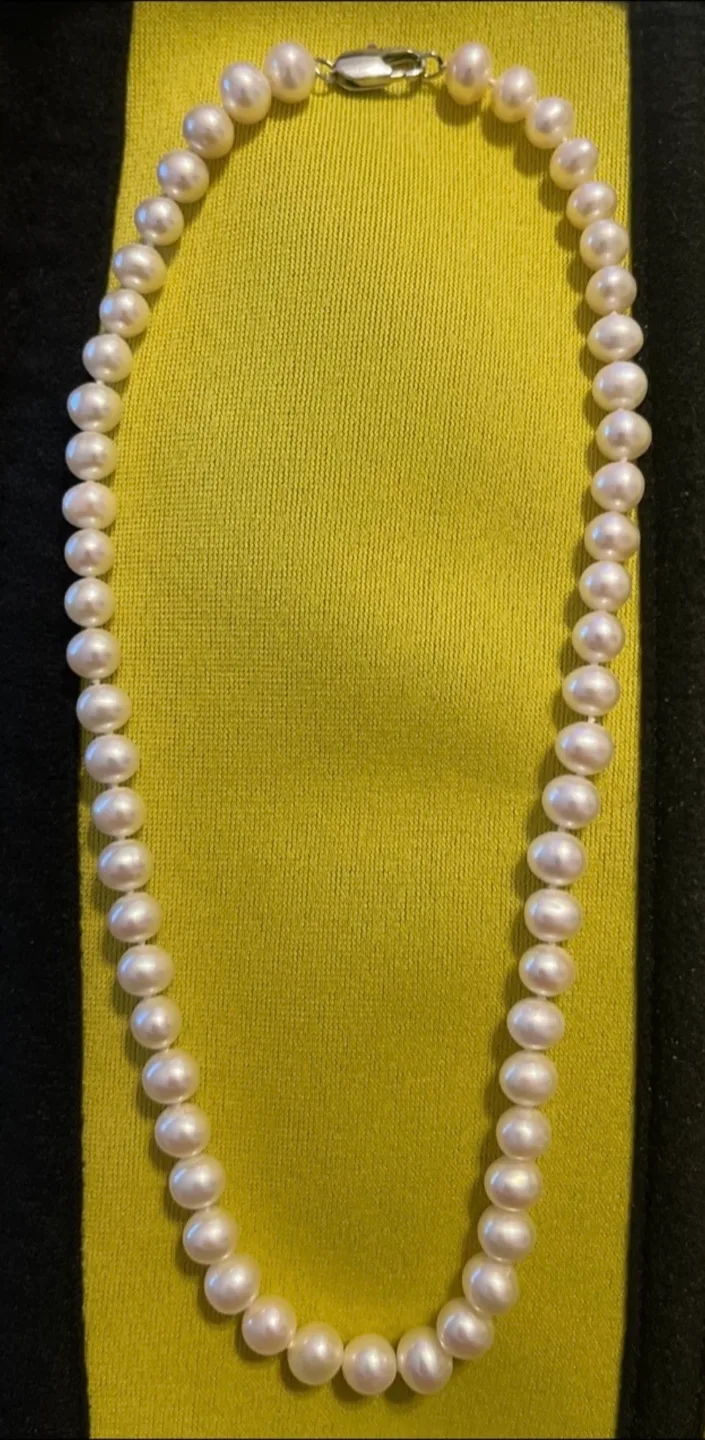 Genuine Vintage Japanese White Pearl Necklace image indicator(2)
