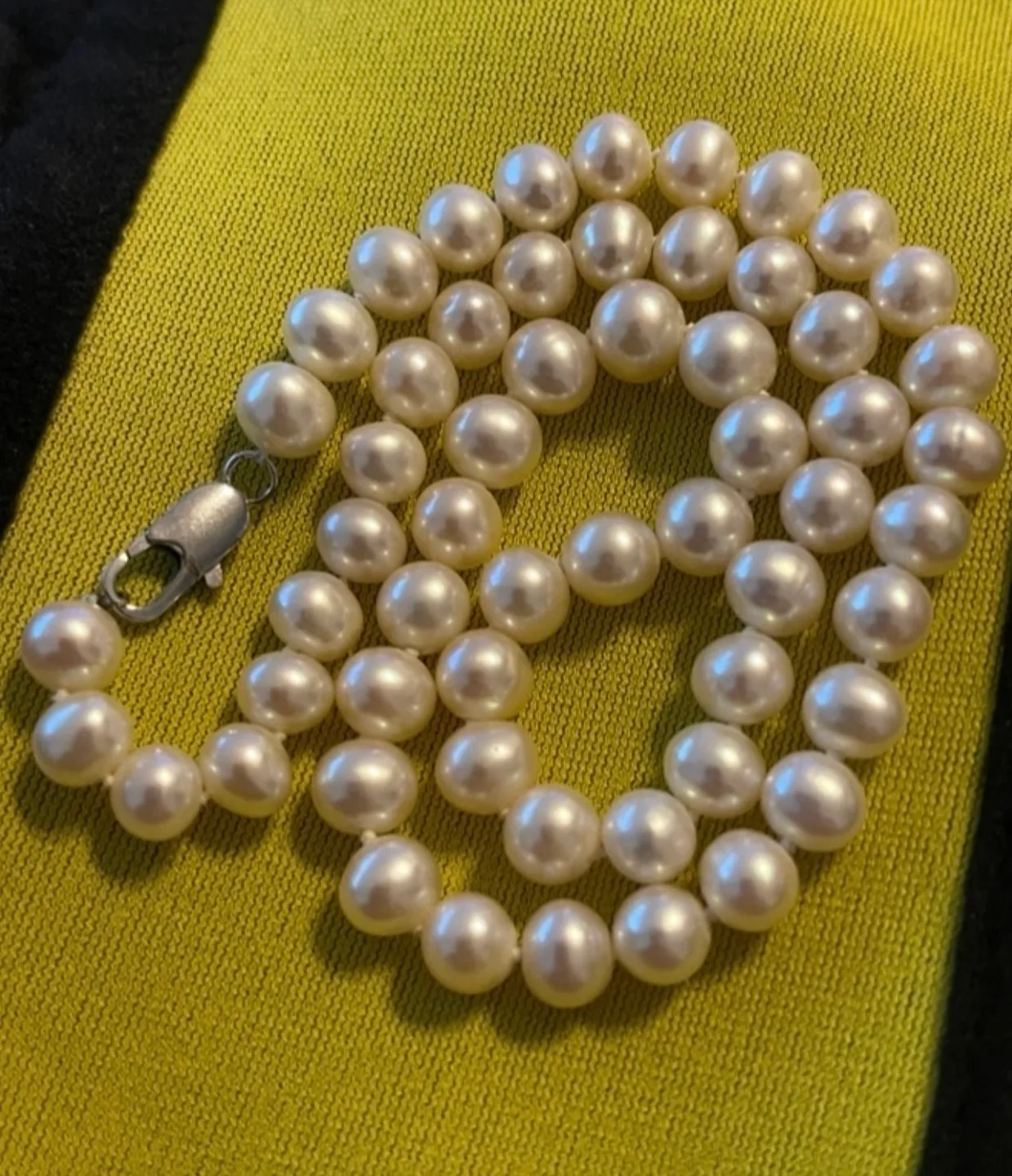 Genuine Vintage Japanese White Pearl Necklace image indicator(4)