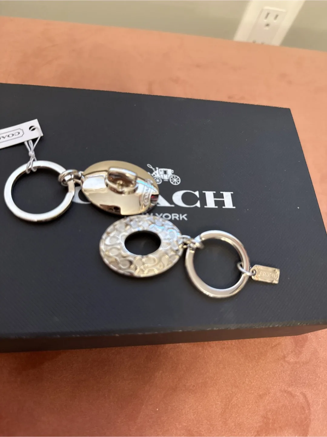 Coach valet keychain men’s women’s Car   - New in Box! image indicator(2)