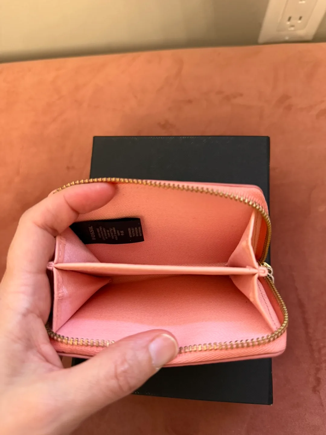 Fossil peachy-pink Leather Zippy wallet - New with Box! image indicator(6)