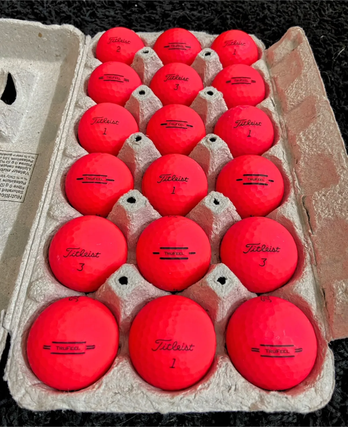 18 Titleist TruFeel Red Golf Balls thumbnail