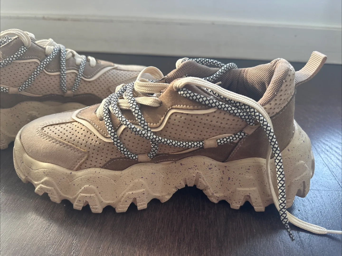 Trendy Sneakers - Beige/Brown Brand New thumbnail