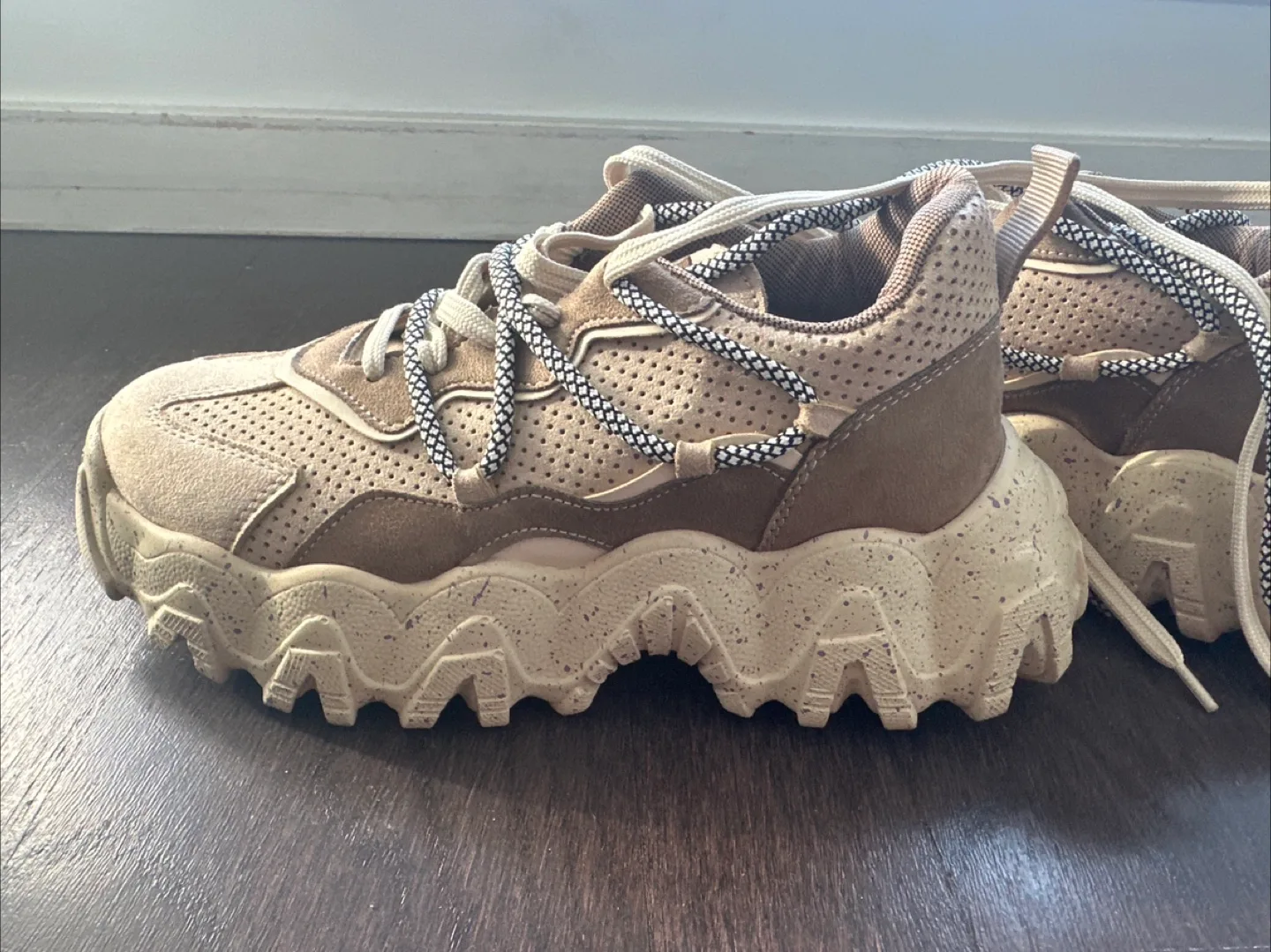 Trendy Sneakers - Beige/Brown Brand New image indicator(4)