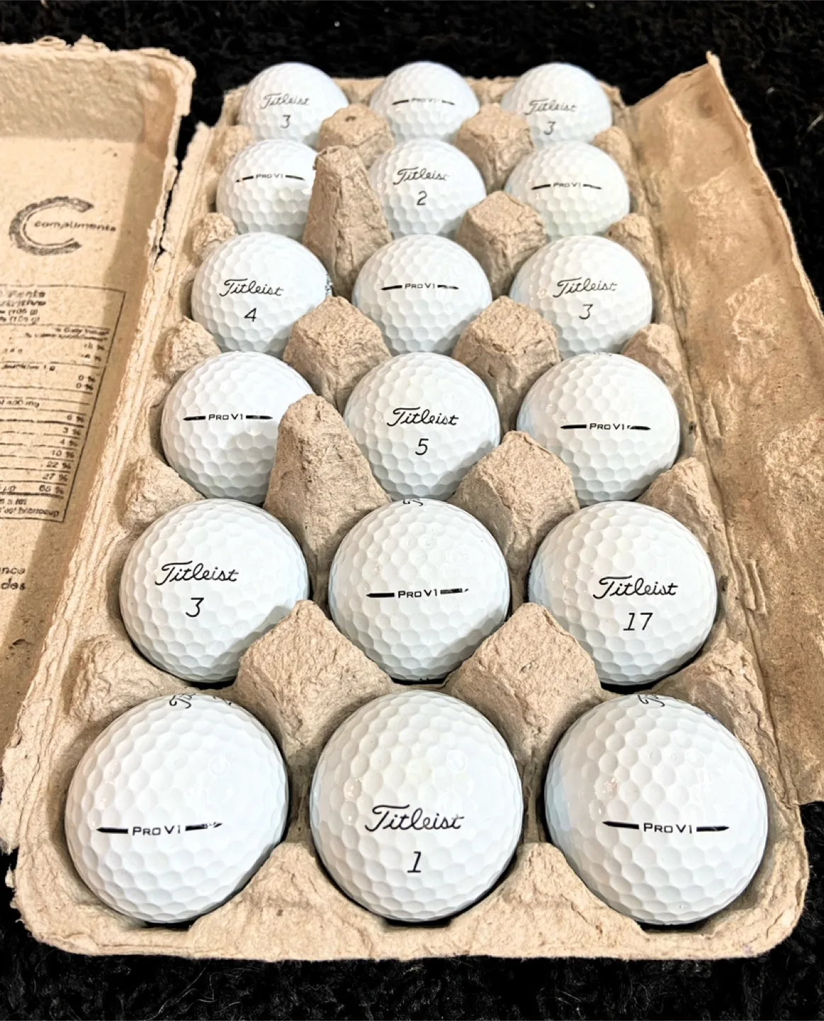 18 Titleist ProV1 2025 Edition Golf Balls thumbnail
