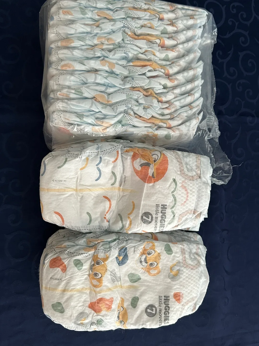 Huggies Little Movers Size 7 Diapers (22 count) image indicator(2)