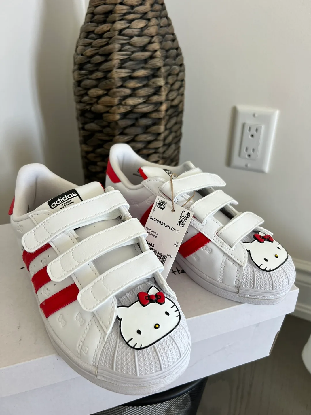 Adidas Superstar CF C Hello Kitty - Size 2 US - New thumbnail