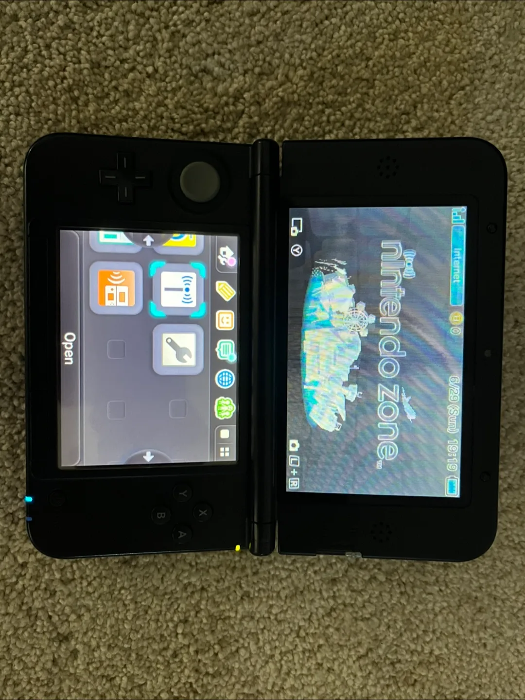 Nintendo 3DS XL Handheld Console image indicator(3)