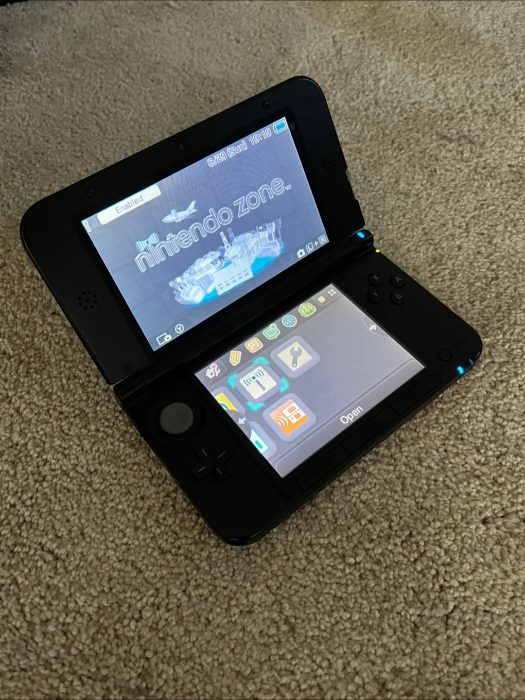 Nintendo 3DS XL Handheld Console image indicator(2)