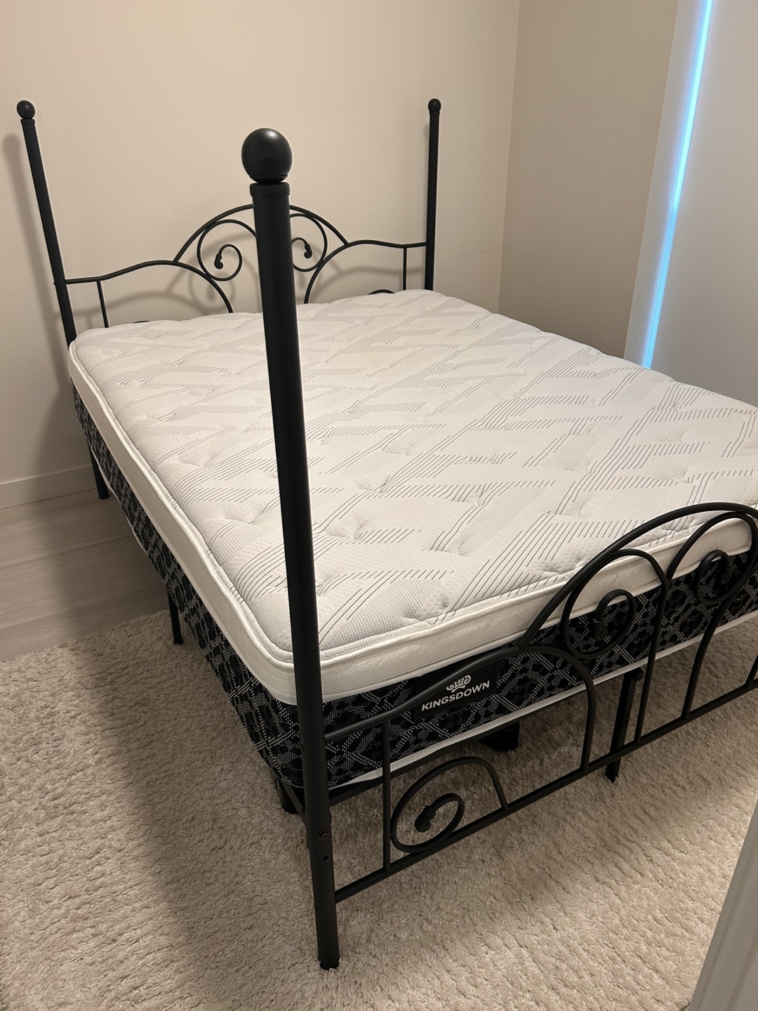 Kingsdown Mattress & Bed Frame - photo 2