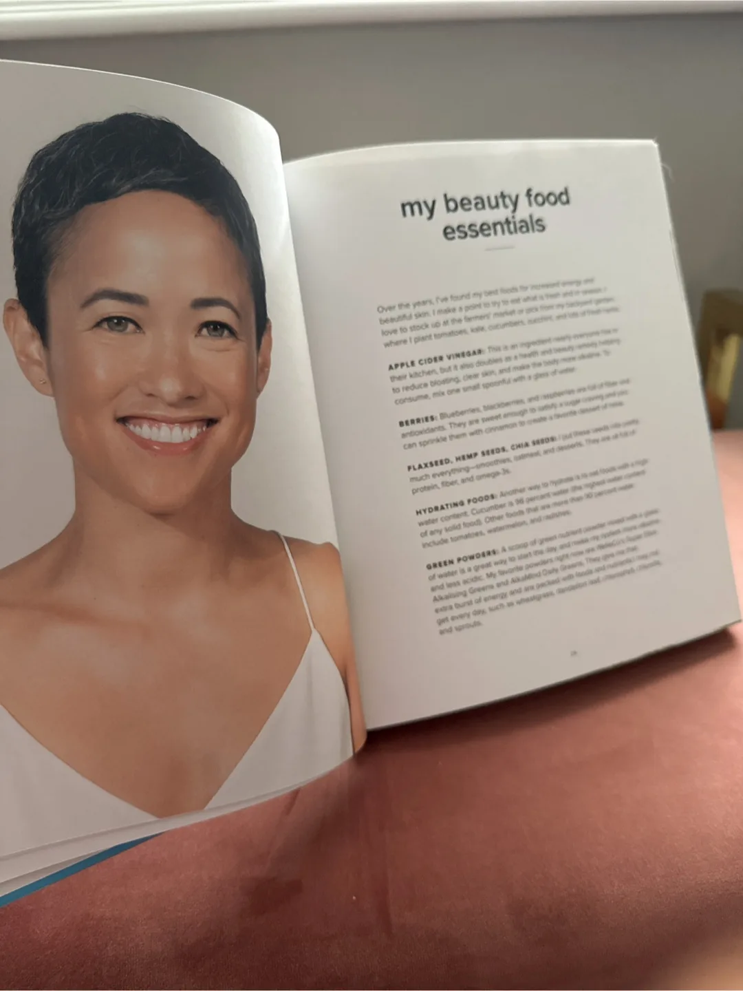 Bobbi Brown: Beauty From The Inside Out Book image indicator(2)