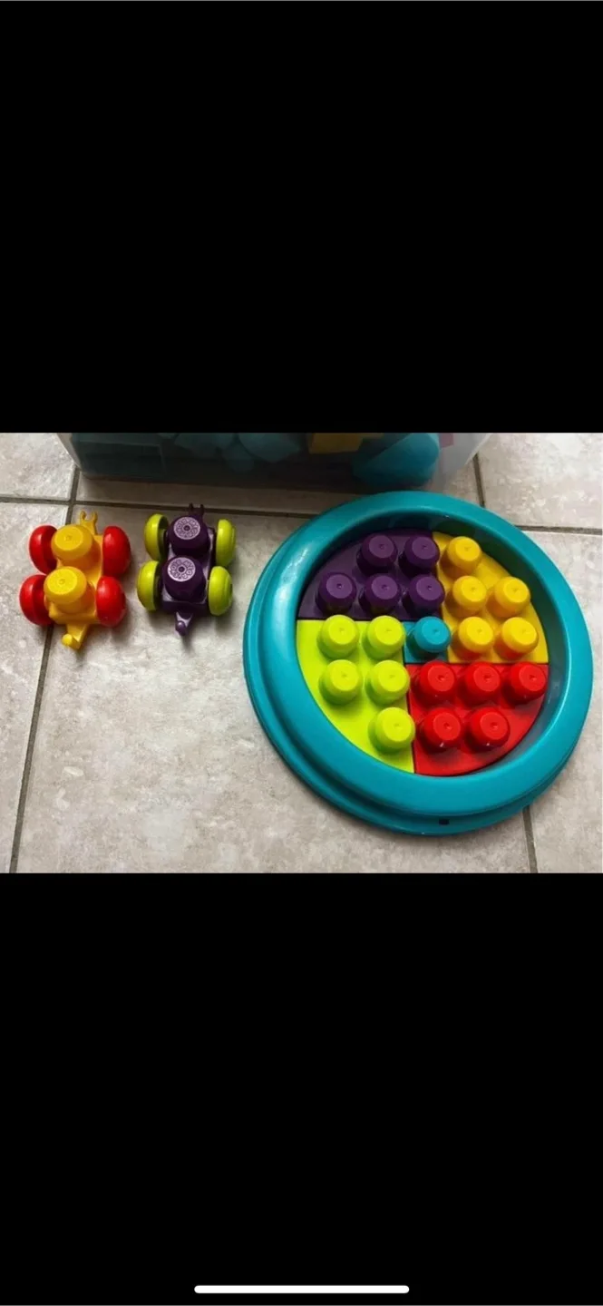 141 pieces of mega blocks + 2 back the train pieces image indicator(3)