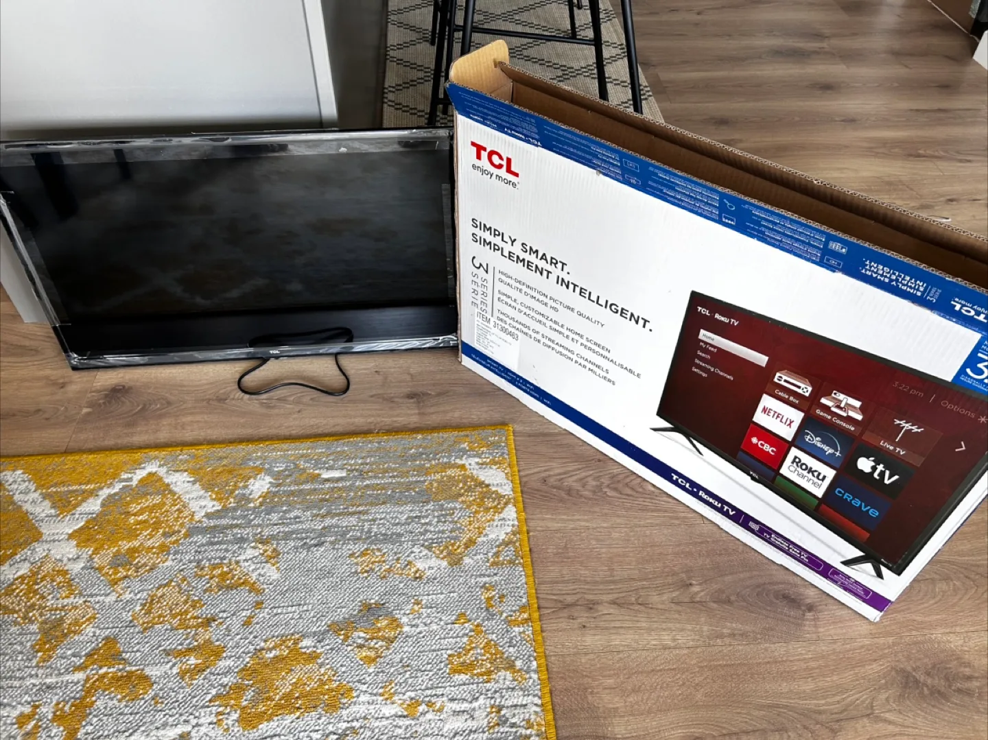 TCL 3-Series 32" Roku TV - Like New! thumbnail