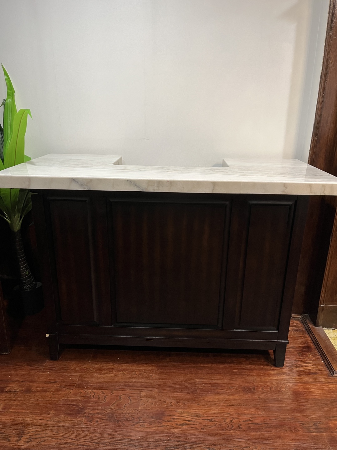 Elegant Marble Bar – $250
