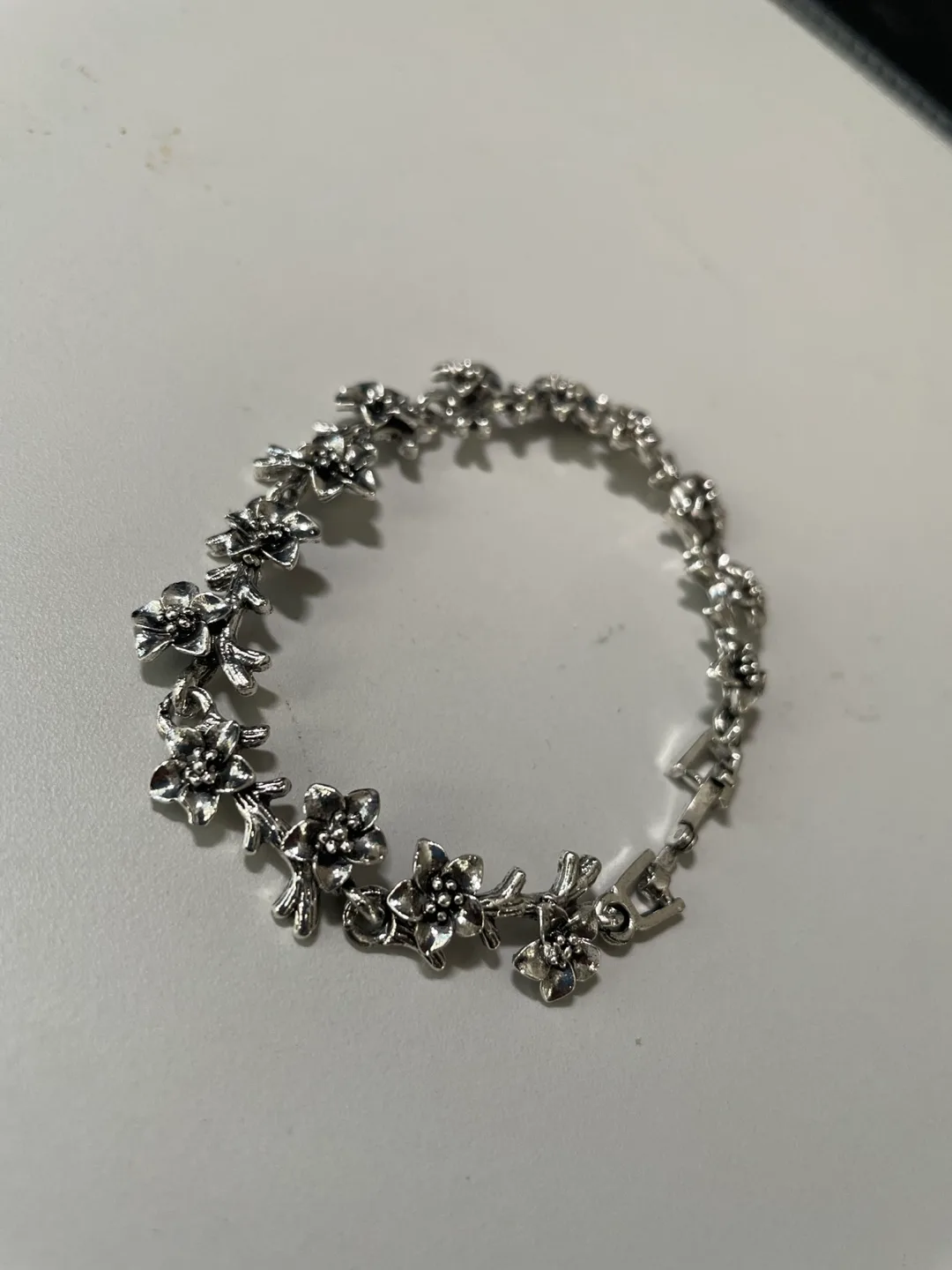 Silver Floral Bracelet image indicator(2)