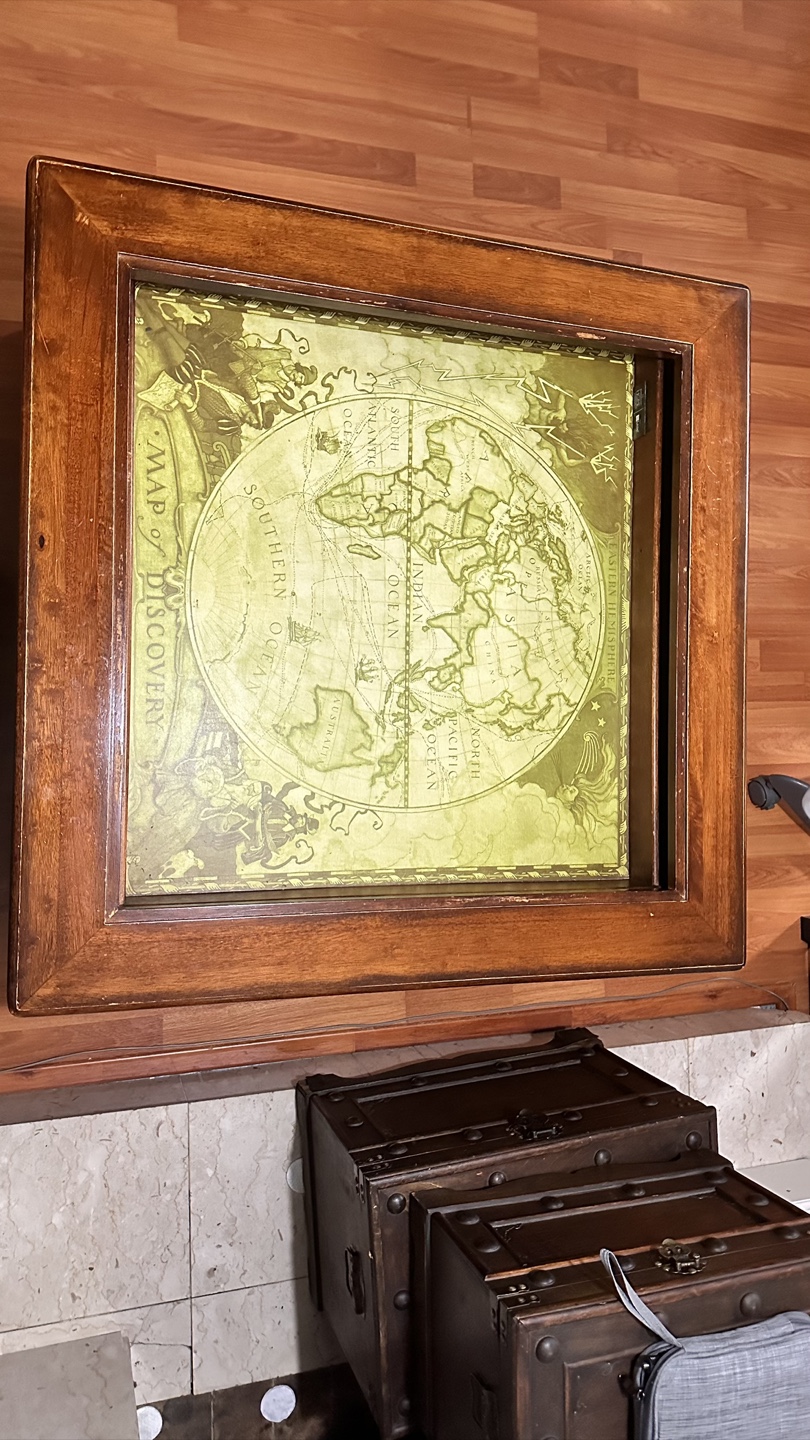 Wooden Chest/Coffee Table with World Map - photo 4